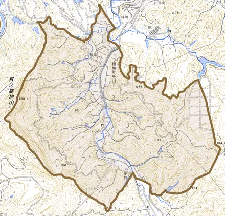 相知町平山下とその周辺の地図。町の範囲を重ねている