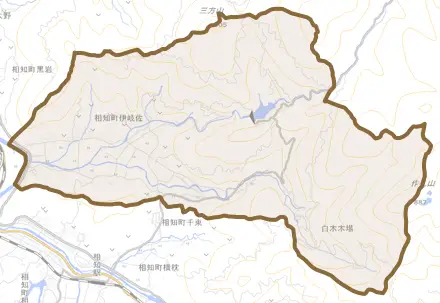 相知町伊岐佐とその周辺の地図。町の範囲を重ねている