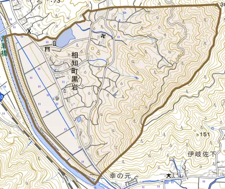 相知町黒岩とその周辺の地図。町の範囲を重ねている
