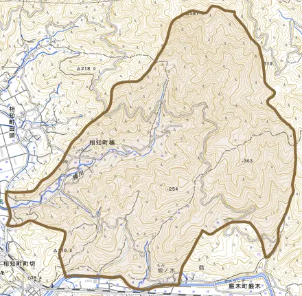 相知町楠とその周辺の地図。町の範囲を重ねている