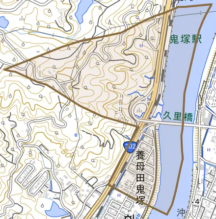 養母田鬼塚とその周辺の地図。町の範囲を重ねている