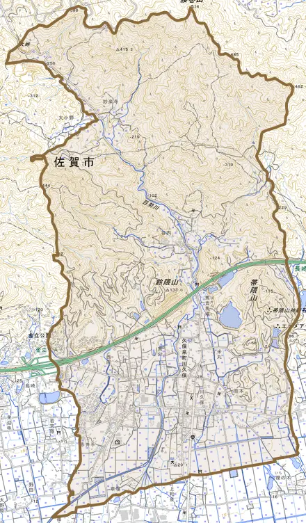 久保泉町大字川久保とその周辺の地図。町の範囲を重ねている