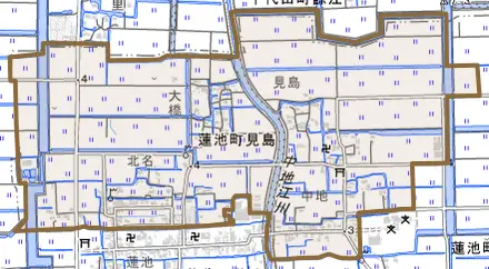 蓮池町大字見島とその周辺の地図。町の範囲を重ねている