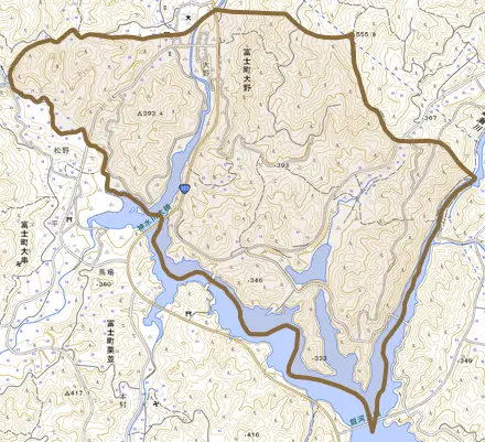 富士町大字大野とその周辺の地図。町の範囲を重ねている