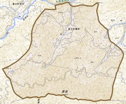 富士町大字鎌原とその周辺の地図。町の範囲を重ねている