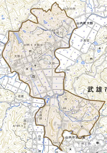 山内町大字大野とその周辺の地図。町の範囲を重ねている