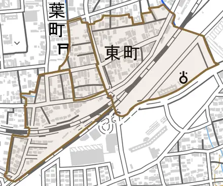 東町とその周辺の地図。町の範囲を重ねている