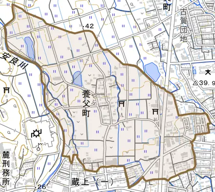 養父町とその周辺の地図。町の範囲を重ねている