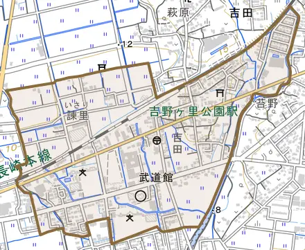 吉田とその周辺の地図。町の範囲を重ねている