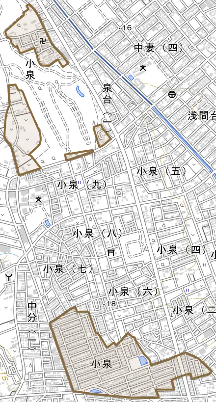 大字小泉とその周辺の地図。町の範囲を重ねている