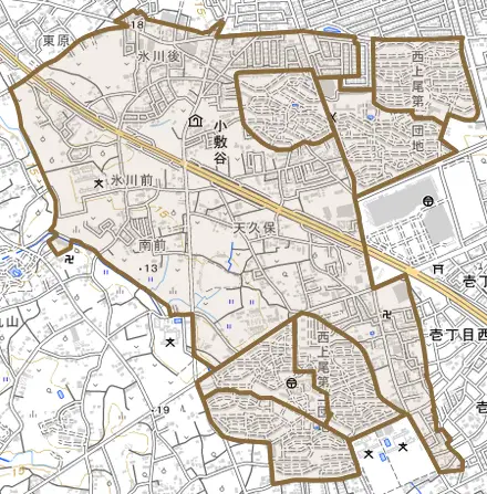 大字小敷谷とその周辺の地図。町の範囲を重ねている