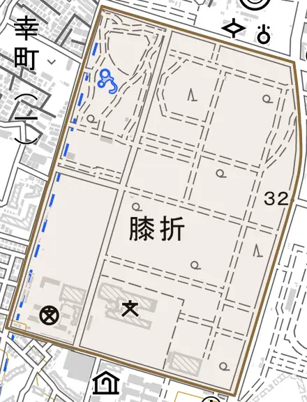 大字膝折とその周辺の地図。町の範囲を重ねている