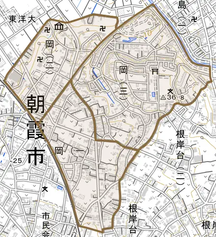 岡とその周辺の地図。町の範囲を重ねている