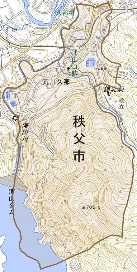 荒川久那とその周辺の地図。町の範囲を重ねている