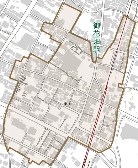 東町とその周辺の地図。町の範囲を重ねている