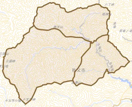 中津川とその周辺の地図。町の範囲を重ねている