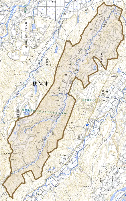 品沢とその周辺の地図。町の範囲を重ねている