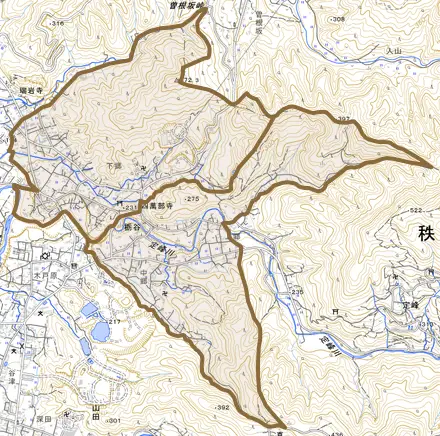 栃谷とその周辺の地図。町の範囲を重ねている
