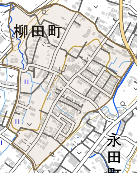 柳田町とその周辺の地図。町の範囲を重ねている