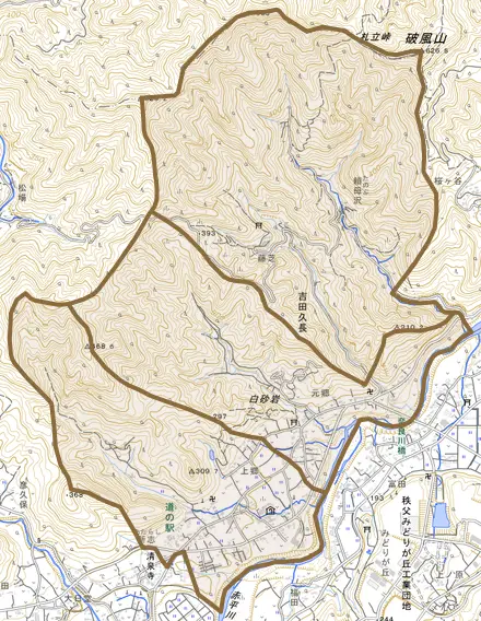 吉田久長とその周辺の地図。町の範囲を重ねている