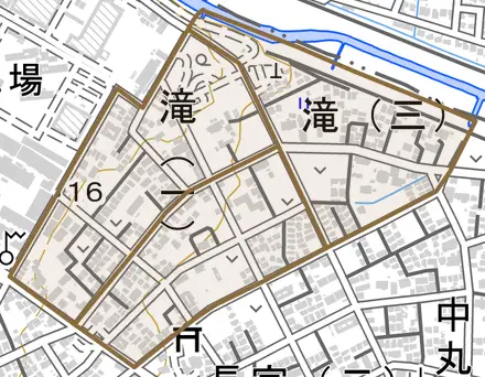 滝とその周辺の地図。町の範囲を重ねている