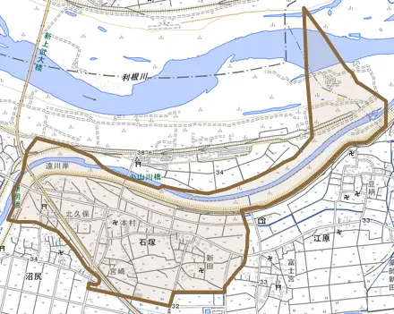 石塚とその周辺の地図。町の範囲を重ねている