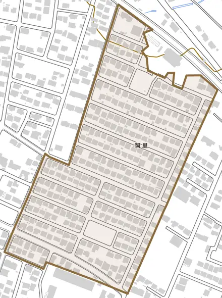 岡里とその周辺の地図。町の範囲を重ねている