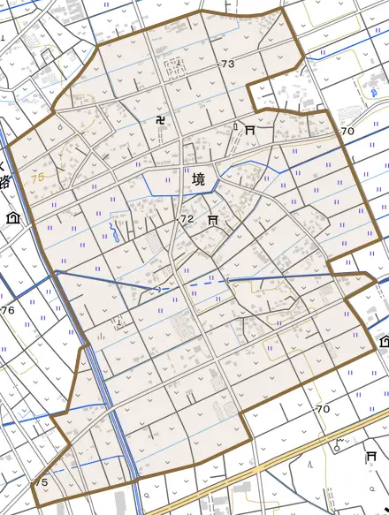 境とその周辺の地図。町の範囲を重ねている