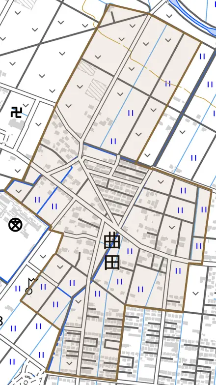 曲田とその周辺の地図。町の範囲を重ねている
