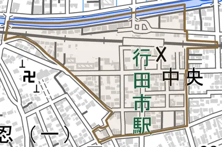 中央とその周辺の地図。町の範囲を重ねている