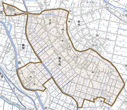大字真名板とその周辺の地図。町の範囲を重ねている