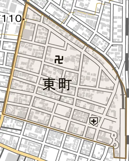 東町とその周辺の地図。町の範囲を重ねている