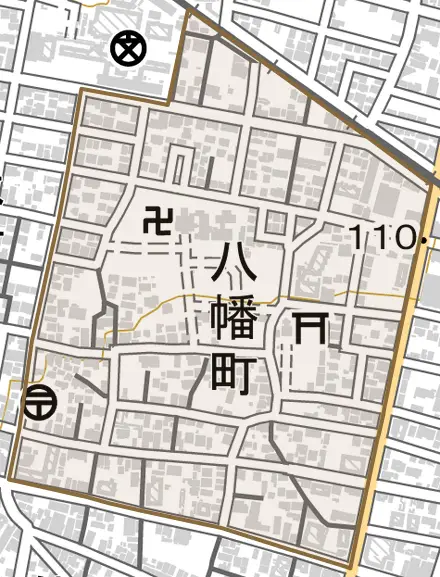 八幡町とその周辺の地図。町の範囲を重ねている