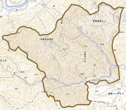 大字上直竹下分とその周辺の地図。町の範囲を重ねている