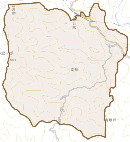 大字南川とその周辺の地図。町の範囲を重ねている