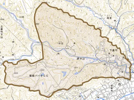 大字下直竹とその周辺の地図。町の範囲を重ねている