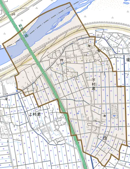 大字下村君とその周辺の地図。町の範囲を重ねている