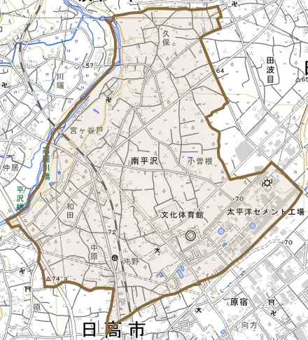 大字南平沢とその周辺の地図。町の範囲を重ねている