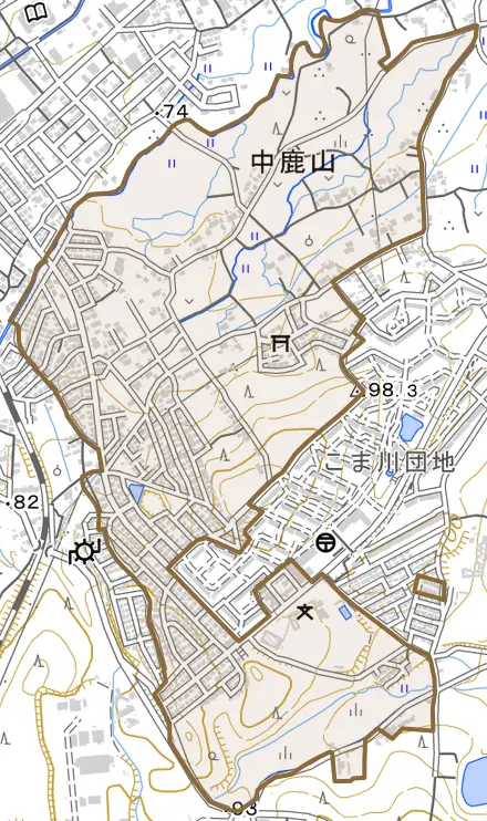 大字中鹿山とその周辺の地図。町の範囲を重ねている