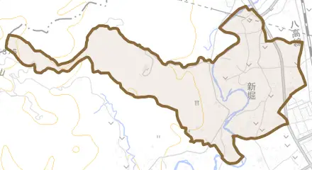 大字新堀とその周辺の地図。町の範囲を重ねている