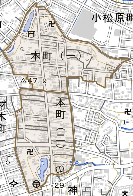 本町とその周辺の地図。町の範囲を重ねている