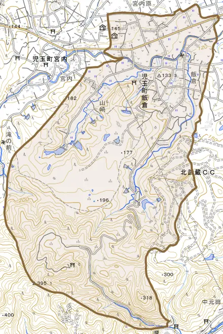 児玉町飯倉とその周辺の地図。町の範囲を重ねている