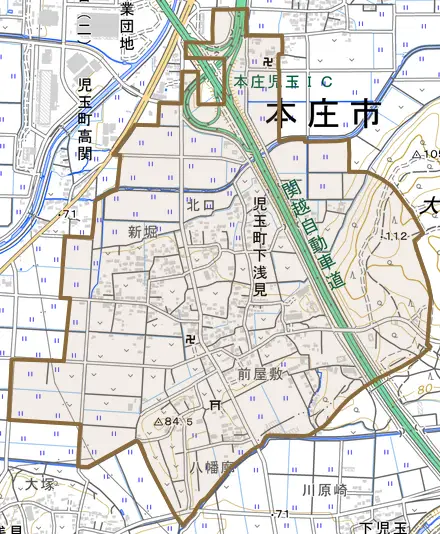 児玉町下浅見とその周辺の地図。町の範囲を重ねている