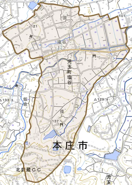 児玉町塩谷とその周辺の地図。町の範囲を重ねている