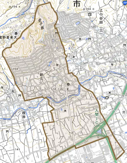 大字新久とその周辺の地図。町の範囲を重ねている