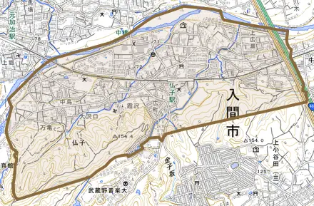 大字仏子とその周辺の地図。町の範囲を重ねている