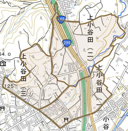 上小谷田とその周辺の地図。町の範囲を重ねている