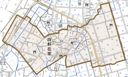 大字四軒在家とその周辺の地図。町の範囲を重ねている