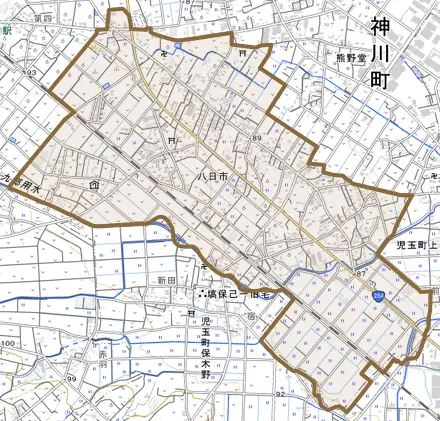 大字八日市とその周辺の地図。町の範囲を重ねている