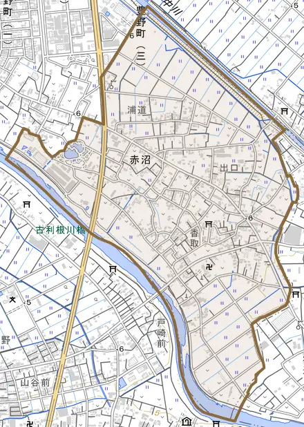 赤沼とその周辺の地図。町の範囲を重ねている